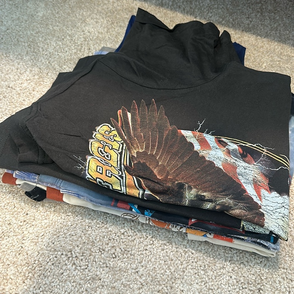 Bundle of 5 graphic Tees